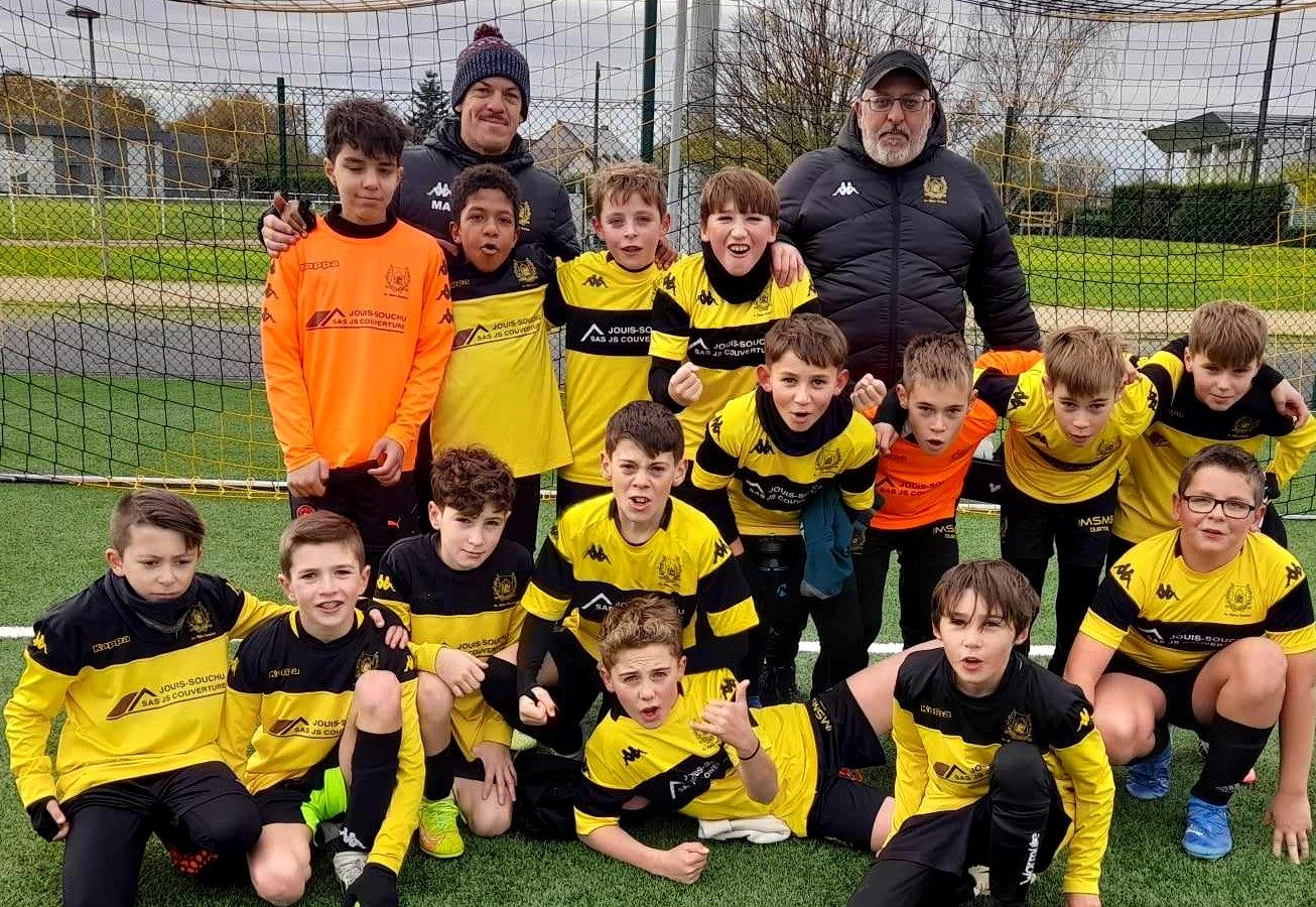 Photo d’équipe des U12 ET U13des Aiglons Durtalois